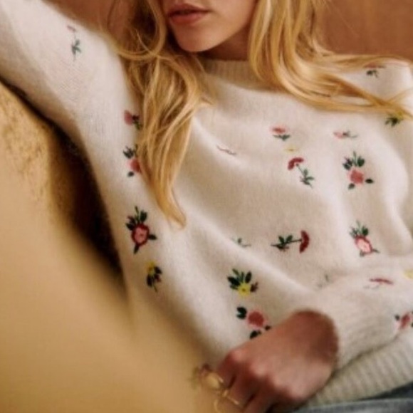 ⭐️Sezane White Floral Embroidered Sweater⭐️ - Picture 2 of 6